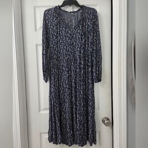 Old Navy Blue and White Pleated Sundress V-Neck Long Sleeve